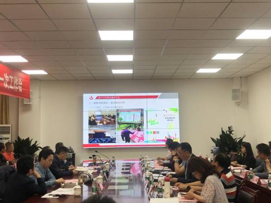 4图四:四川工商职业技术学院后勤资产处处长魏红军做经验交流